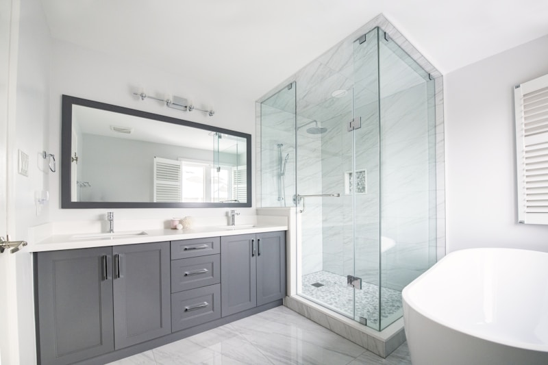 Salle de bain rénovée moderne